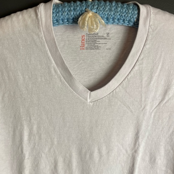 687. Hanes Comfort Soft Undershirt Basic Tee - Picture 3 of 5